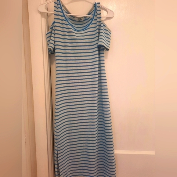 Dresses & Skirts - Grey&Teal Cold shoulder dress